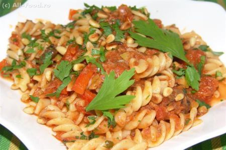 Paste cu sos de ton si legume
